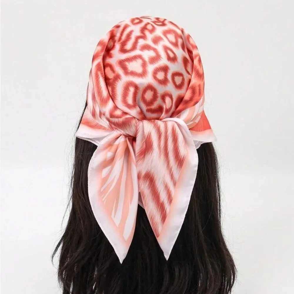 Cheetah print scarf P89
